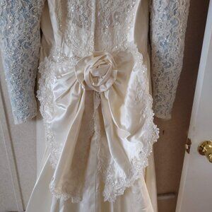 Vintage wedding dress